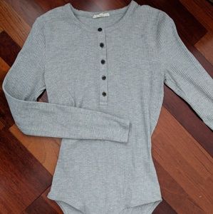 Madewell Ribbed Henley Gray L/S Bodysuit - Size M